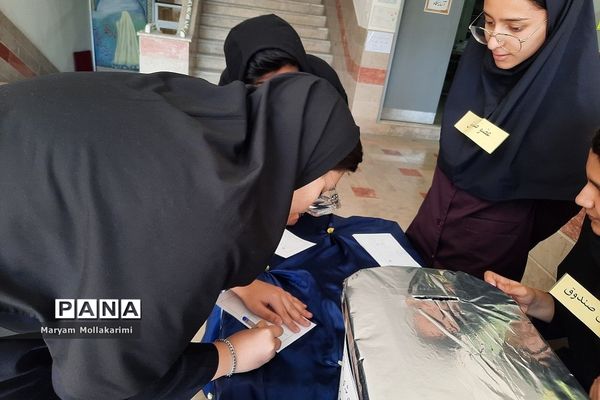 انتخابات  شورای دانش‌آموزی در مدرسه زهره خبازی شهرستان دماوند