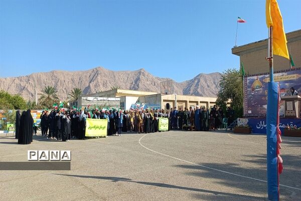 برگزاری صبحگاه مشترک دانش‌آموزان بسیجی در حاجی آباد