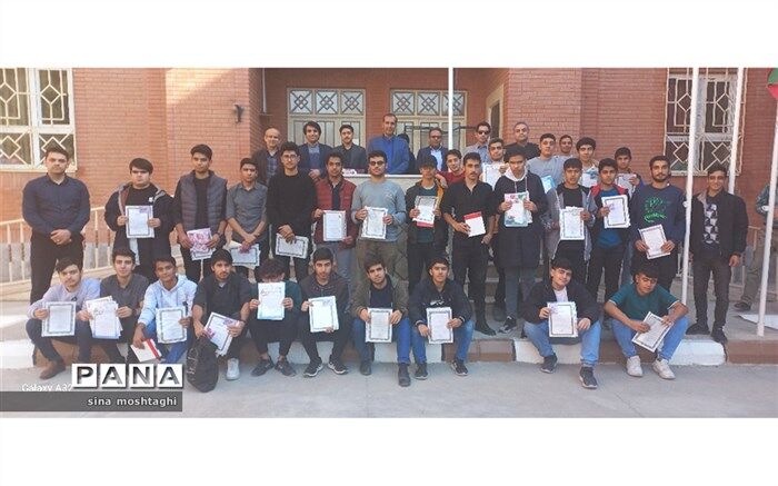 مراسم تقدیر از هنرجویان برتر هنرستان نمونه امام خمینی شهرستان بجنورد