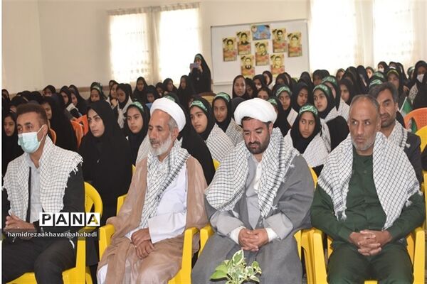 صبحگاه دانش‌آموزی در آموزشگاه شهید زینلی بهاباد یزد