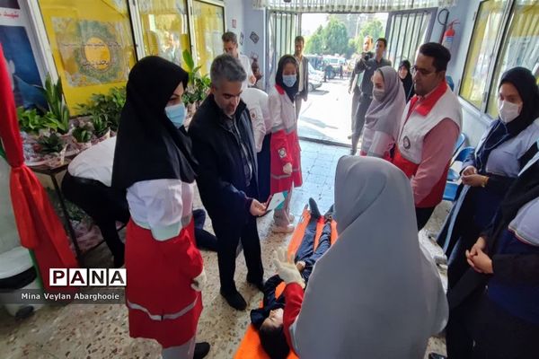 برگزاری مانور پدافند غیر‌عامل در دبیرستان حضرت زهرا(س) شهرستان پیشوا