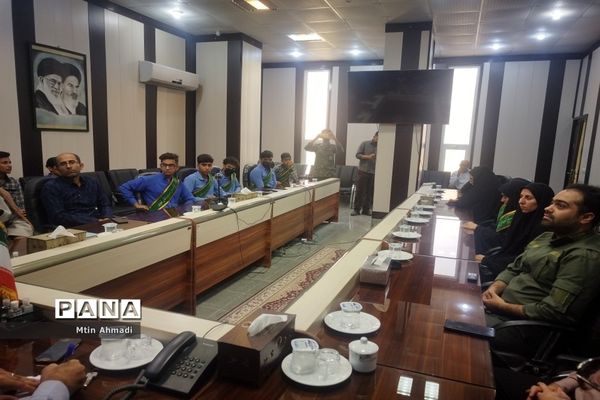 دیدار دانش‌آموزان بسیجی با مسئولین پارسیان