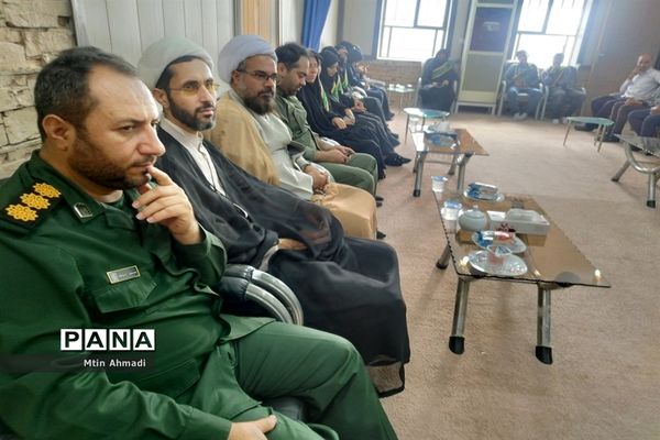 دیدار دانش‌آموزان بسیجی با مسئولین پارسیان