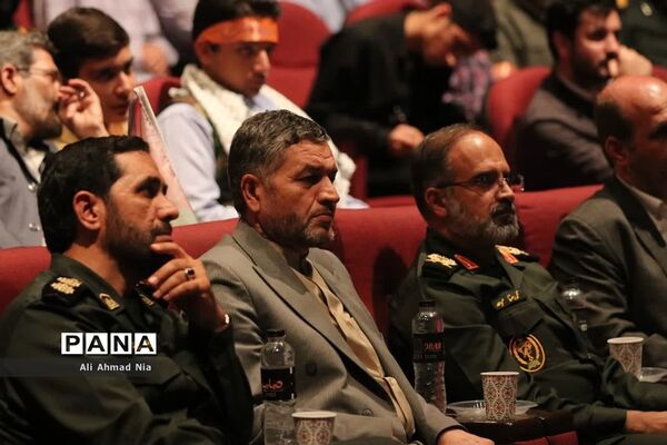 همایش تقدیر از فرماندهان پیشگام بسیج دانش‌آموزی استان قم