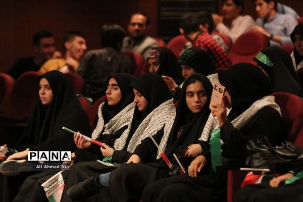 همایش تقدیر از فرماندهان پیشگام بسیج دانش‌آموزی استان قم