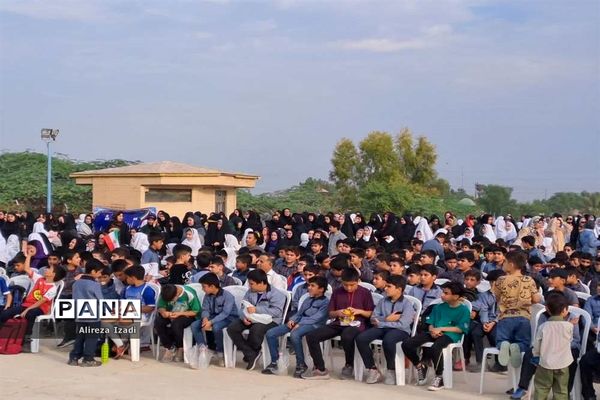 همایش بزرگ پیاده‌روی دانش‌آموزی در پایگاه دریایی بوشهر
