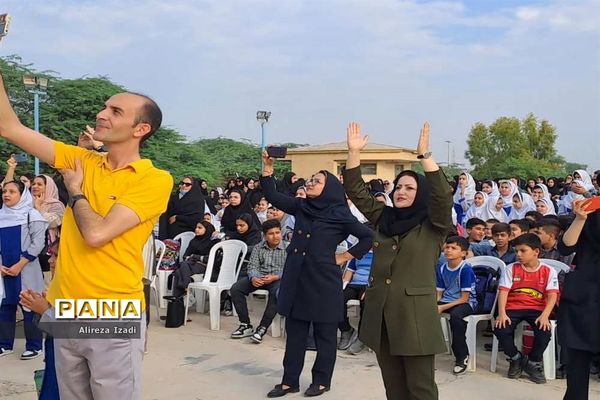 همایش بزرگ پیاده‌روی دانش‌آموزی در پایگاه دریایی بوشهر