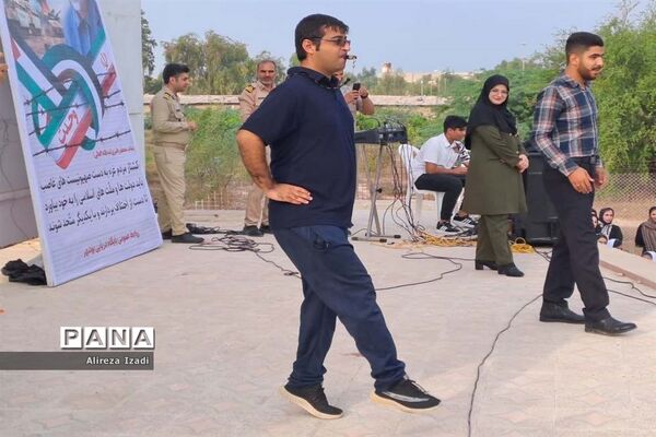 همایش بزرگ پیاده‌روی دانش‌آموزی در پایگاه دریایی بوشهر