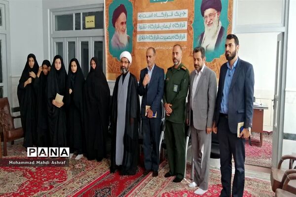 دیدار صمیمانه فرماندهان واحدهای دانش‌آموزی با امام جمعه نایین