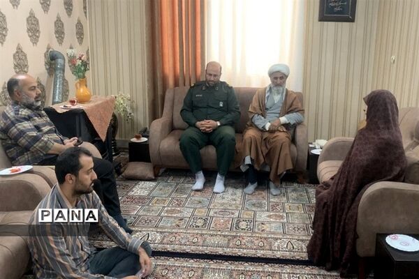 دیدار با خانواده‌‌ی شهدای دانش‌آموز در قرچک