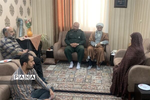 دیدار با خانواده‌‌ی شهدای دانش‌آموز در قرچک