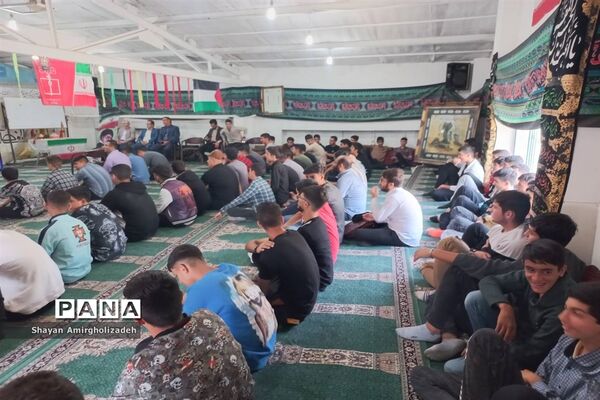 مراسم یادبود شهید حسین فهمیده در هنرستان امیرکبیر قرچک