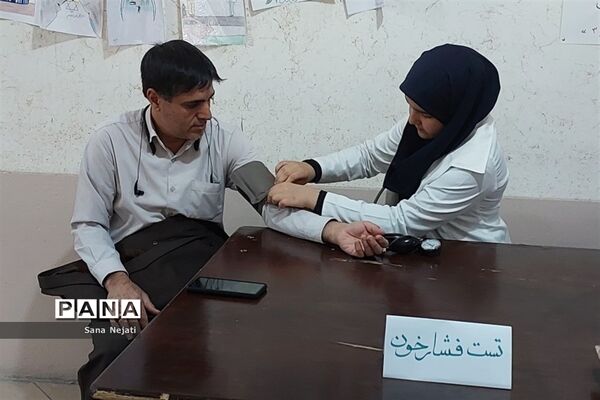 گرامیداشت هفته ملی آزمایشگاه در دبیرستان شاهد فیض ناحیه 3 شیراز