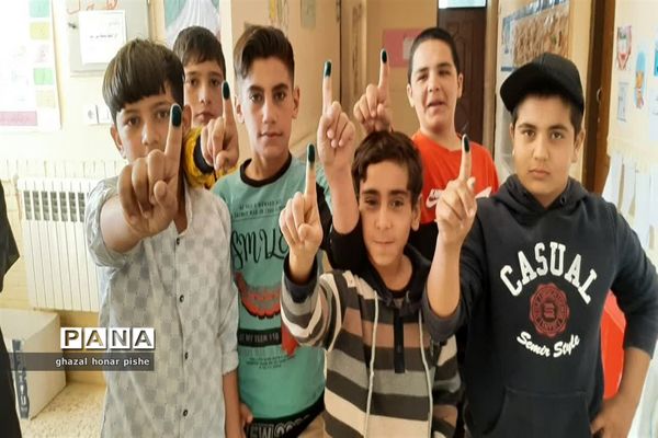 بیست وششمین دوره انتخابات شوراهای دانش‌آموزی در مدارس شهرستان فاروج