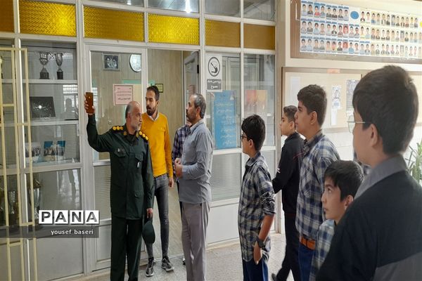 گرامیداشت هفته بسیج دانش‌آموزی در دبیرستان صالحی زاده