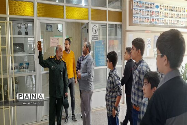 گرامیداشت هفته بسیج دانش‌آموزی در دبیرستان صالحی زاده
