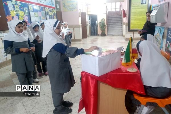 انتخابات شورای دانش‌آموزی در مدرسه شهید پورمهدی شهر اراک