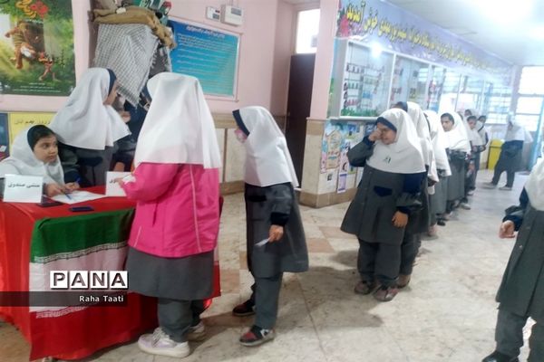 انتخابات شورای دانش‌آموزی در مدرسه شهید پورمهدی شهر اراک