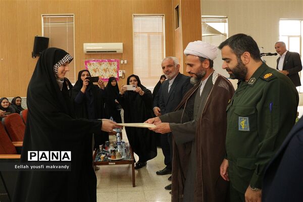 برگزاری رویداد ملی چفیه های بهشتی در مدارس غیردولتی شهرستان امیدیه