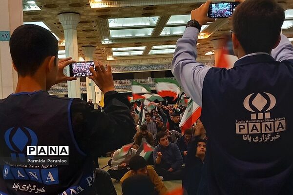 گردهمایی فرهنگی و معرفتی دانش‌آموزان شب قبل از دیدار با مقام معظم رهبری