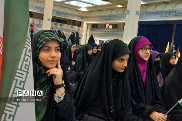 گردهمایی فرهنگی و معرفتی دانش‌آموزان شب قبل از دیدار با مقام معظم رهبری