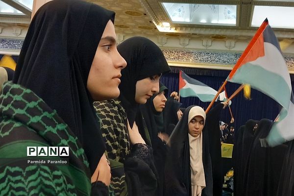گردهمایی فرهنگی و معرفتی دانش‌آموزان شب قبل از دیدار با مقام معظم رهبری