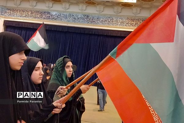 گردهمایی فرهنگی و معرفتی دانش‌آموزان شب قبل از دیدار با مقام معظم رهبری