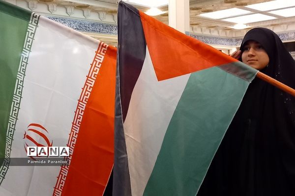 گردهمایی فرهنگی و معرفتی دانش‌آموزان شب قبل از دیدار با مقام معظم رهبری