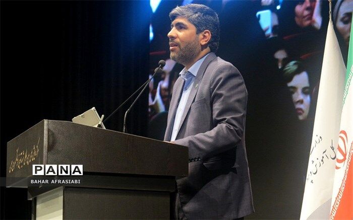 ورود به آموزش و پرورش، صرفا باید از طریق دانشگاه فرهنگیان باشد