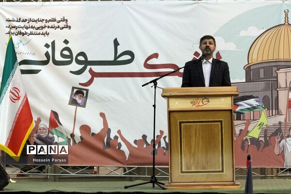 همایش دانش‌آموزی در مصلی بزرگ امام خمینی(ره) قبل از دیدار با مقام معظم رهبری