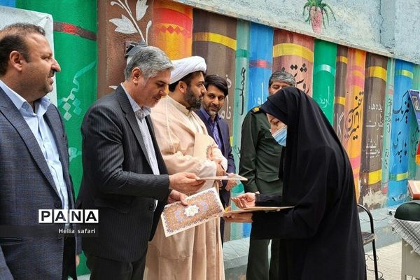 بزرگداشت هفته بسیج دانش‌آموزی در مدرسه پرتو دانش شهریار