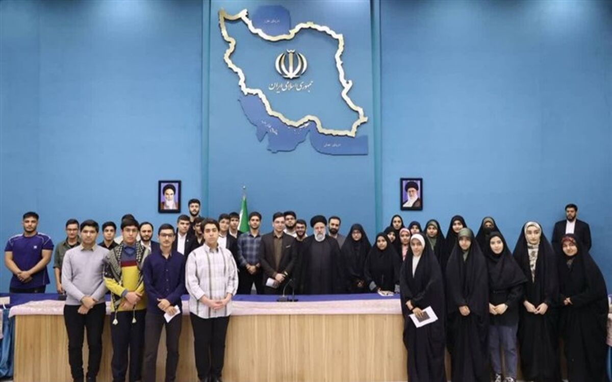 دیدار دانش‌آموز اراکی با رئیس جمهور
