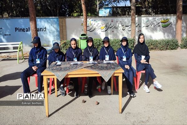 انتخابات شورای دانش‌آموزی در دبیرستان فرزانگان دوره دوم