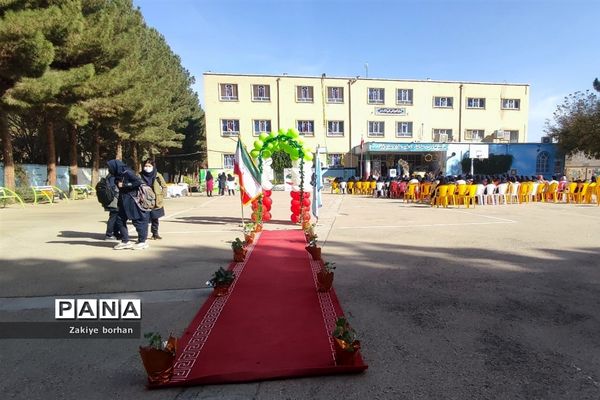 انتخابات شورای دانش‌آموزی در دبیرستان فرزانگان دوره دوم