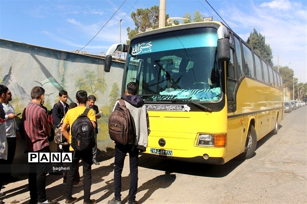 اعزام دانش‌آموزان کرمانی برای دیدار رهبری