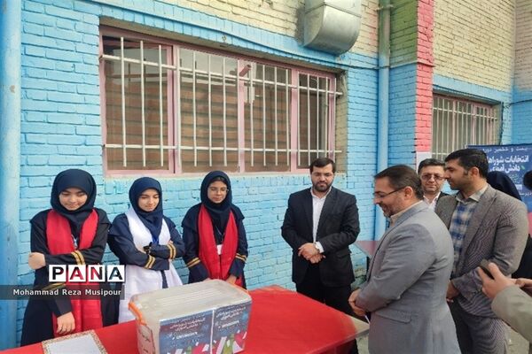 برگزاری انتخابات شورای دانش‌آموزی دبیرستان عطیه 2 ملارد