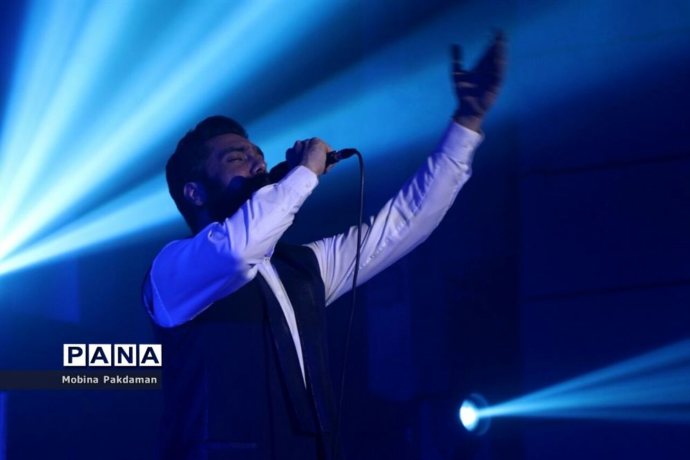 علی زندوکیلی با «ایستگاه» روی صحنه می‌رود