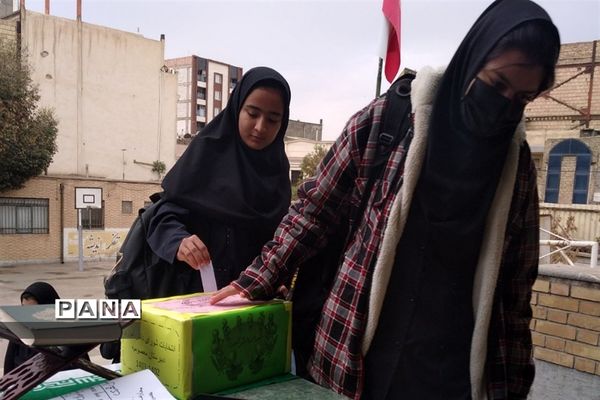 برگزاری انتخابات شورای دانش‌آموزی در مدارس ورامین