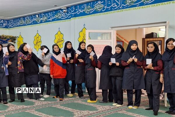برگزاری انتخابات شورای دانش‌آموزی  دبیرستان سیزده آبان ناحیه یک کرج