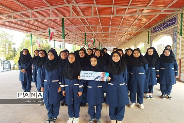 حضور مدیرکل آموزش و پرورش استان فارس در گلزار شهدای سروستان و ادای احترام به شهدای دانش‌آموز