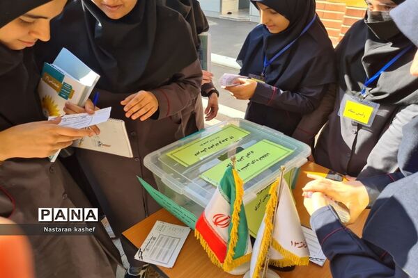انتخابات شورای دانش‌آموزی دبیرستان دخترانه فرهنگ منطقه ۱۳