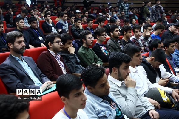 آیین اختتامیه چهل‌ و یکمین جشنواره فرهنگی و هنری امید فردا