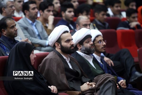 آیین اختتامیه چهل‌ و یکمین جشنواره فرهنگی و هنری امید فردا