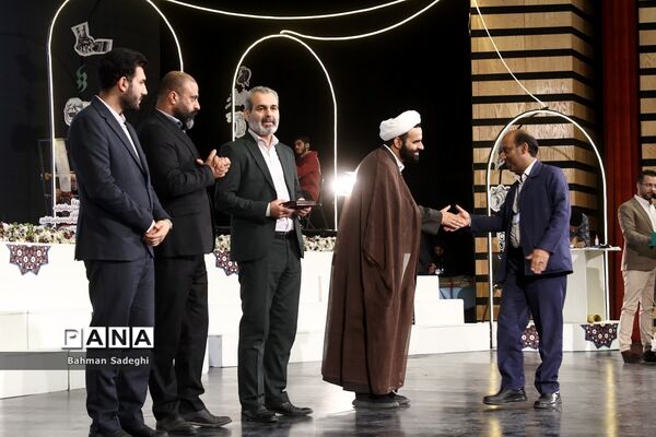 آیین اختتامیه چهل‌ و یکمین جشنواره فرهنگی و هنری امید فردا