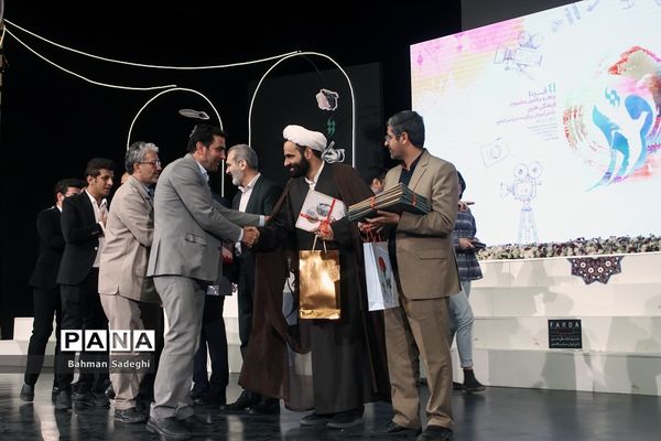 آیین اختتامیه چهل‌ و یکمین جشنواره فرهنگی و هنری امید فردا