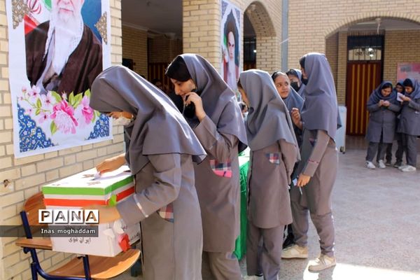 برگزاری انتخابات شورای دانش آموزی دبیرستان قاضی گله‌دار