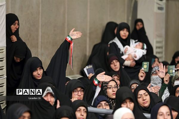 دیدار هزاران نفر از دانش‌آموزان و دانشجویان با مقام معظم رهبری