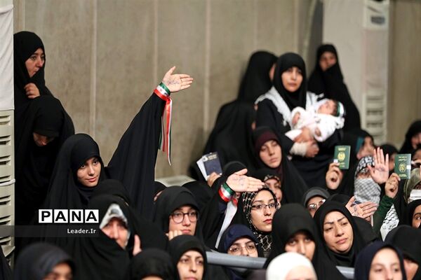 دیدار هزاران نفر از دانش‌آموزان و دانشجویان با مقام معظم رهبری