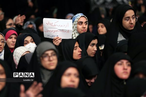 دیدار هزاران نفر از دانش‌آموزان و دانشجویان با مقام معظم رهبری