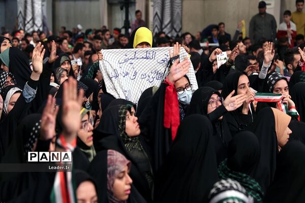 دیدار هزاران نفر از دانش‌آموزان و دانشجویان با مقام معظم رهبری